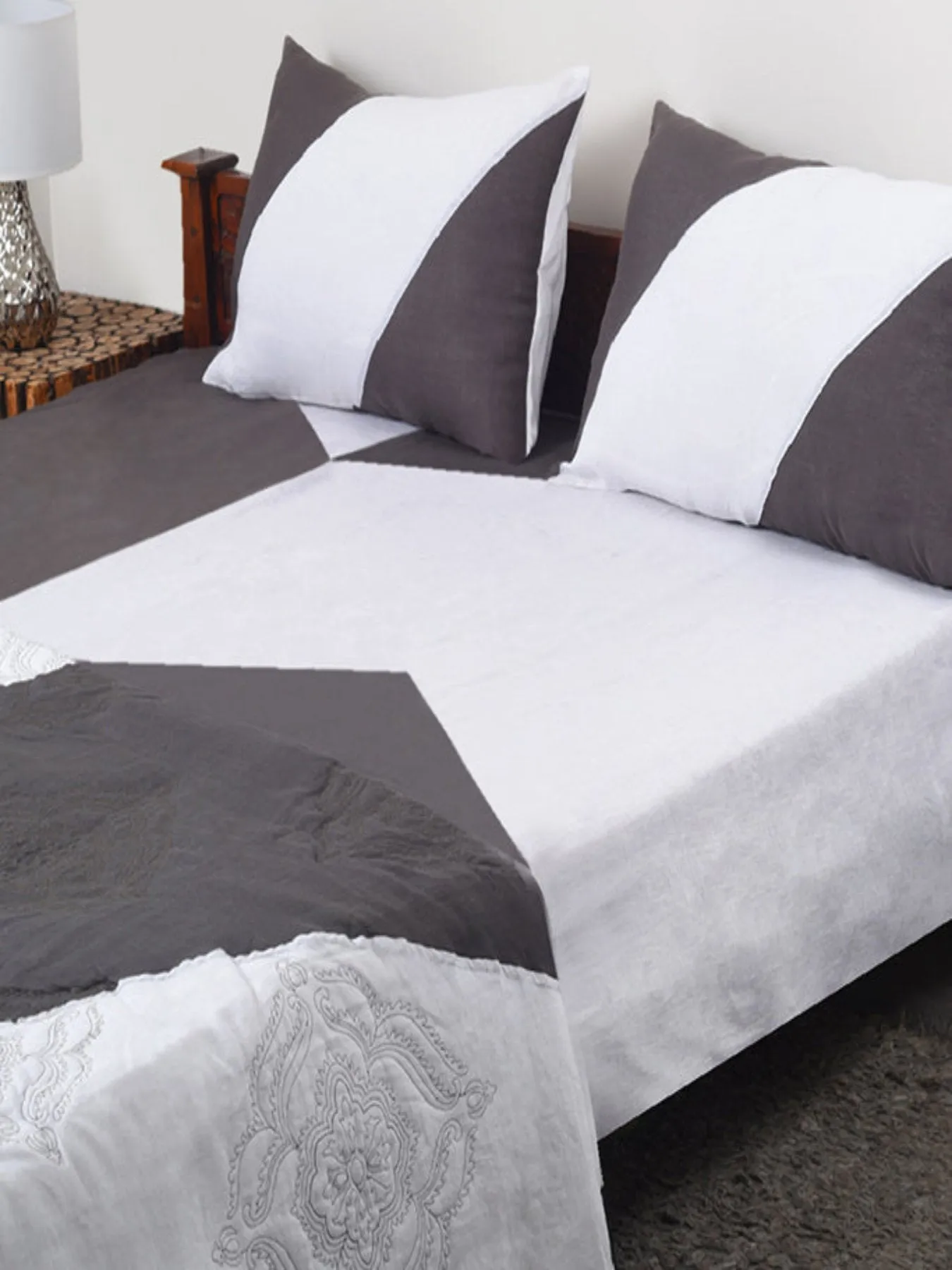 Check Pattern Bedspread (Pack of 4 Pieces)