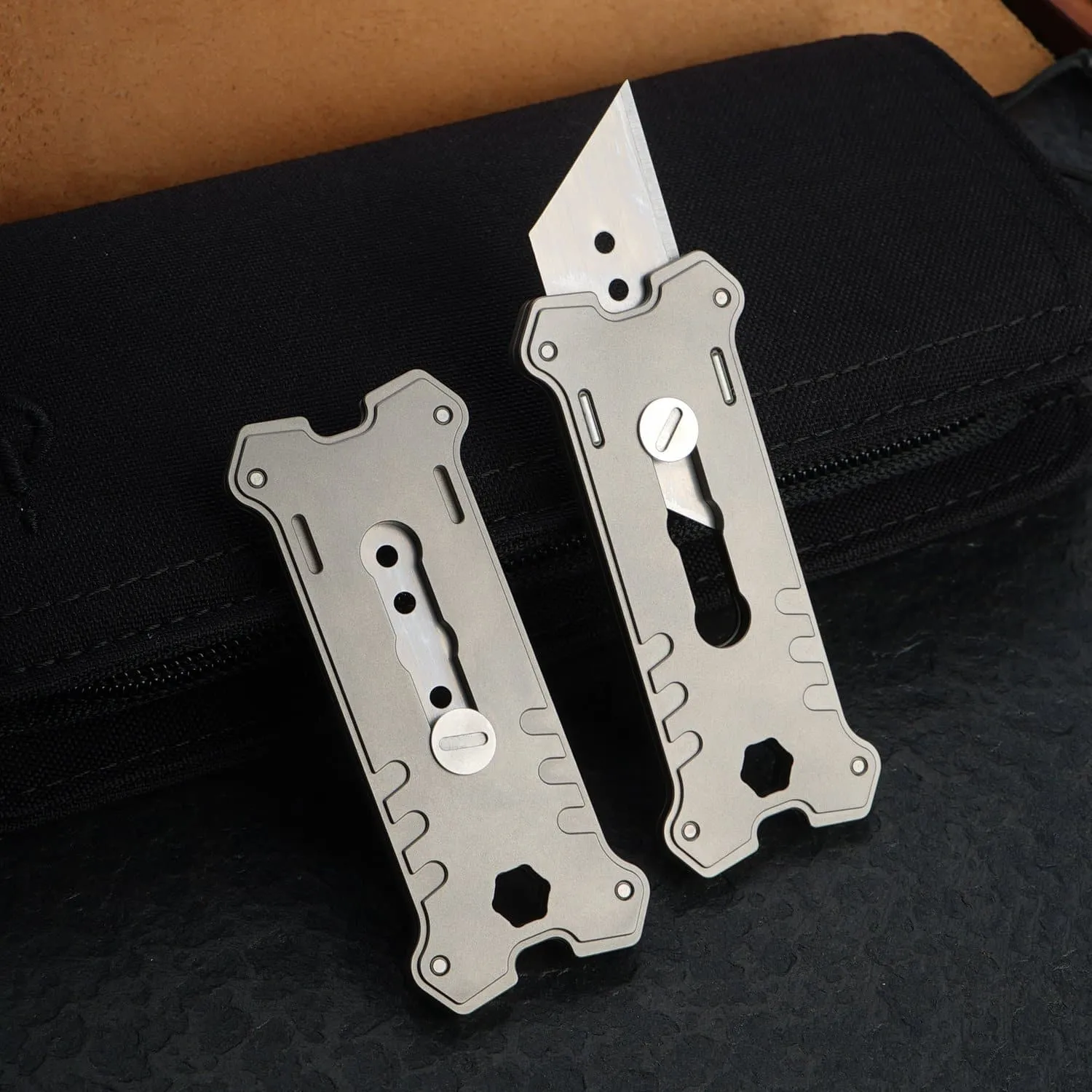 EK16 Titanium Utility Knife