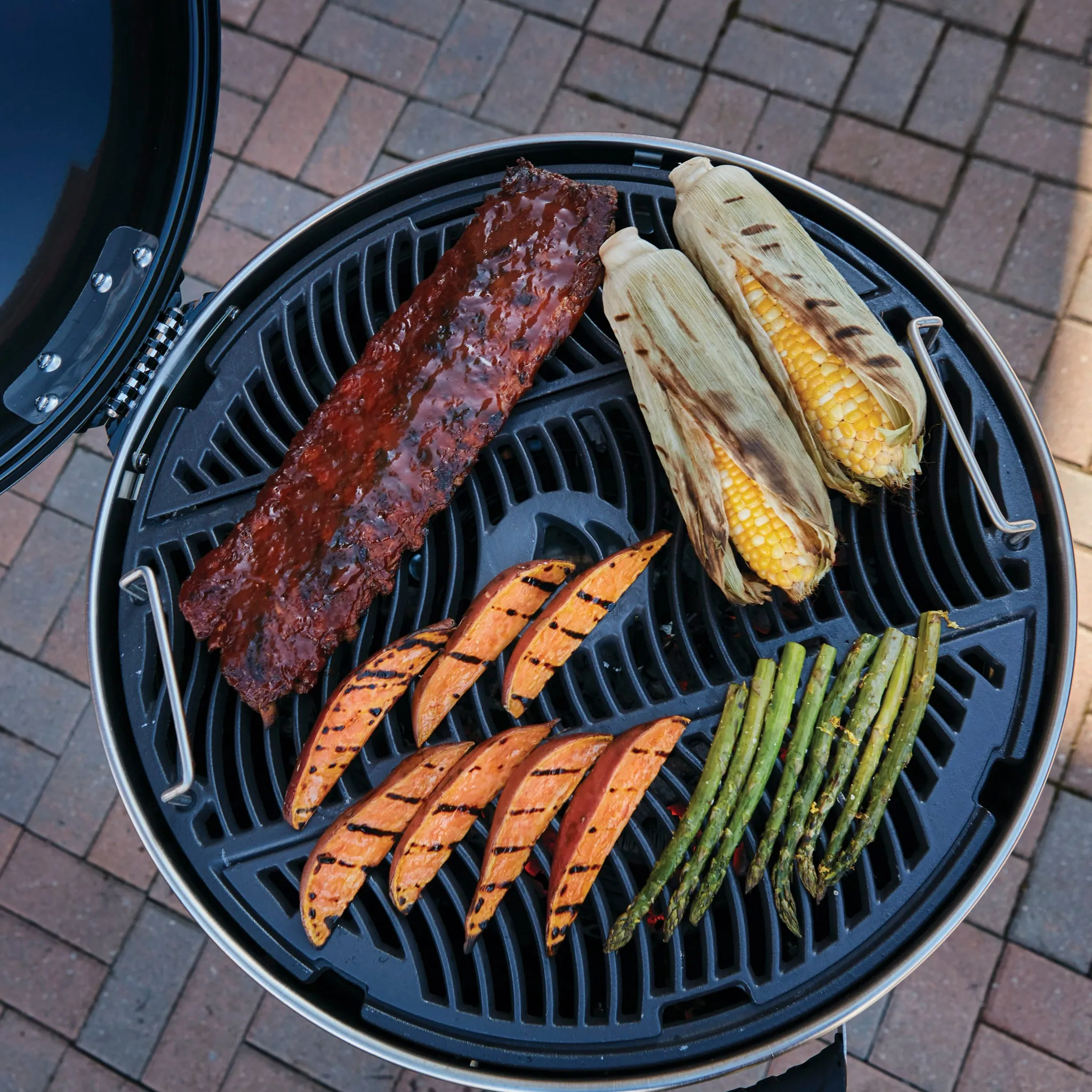 Napoleon Pro Charcoal Kettle Grill