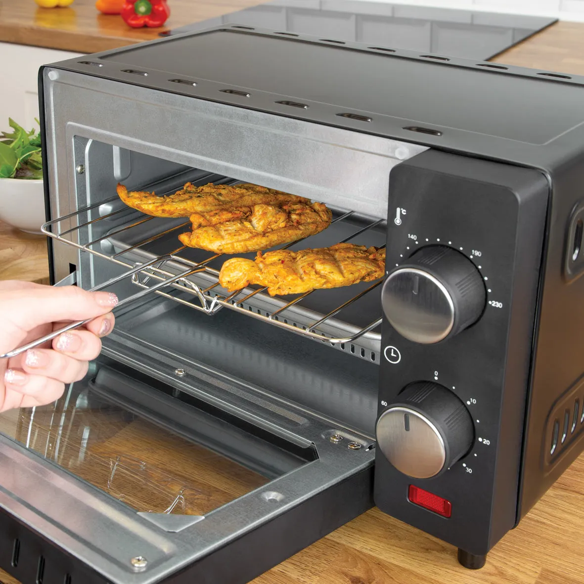 Quest 650W 9 Litre Oven - Black