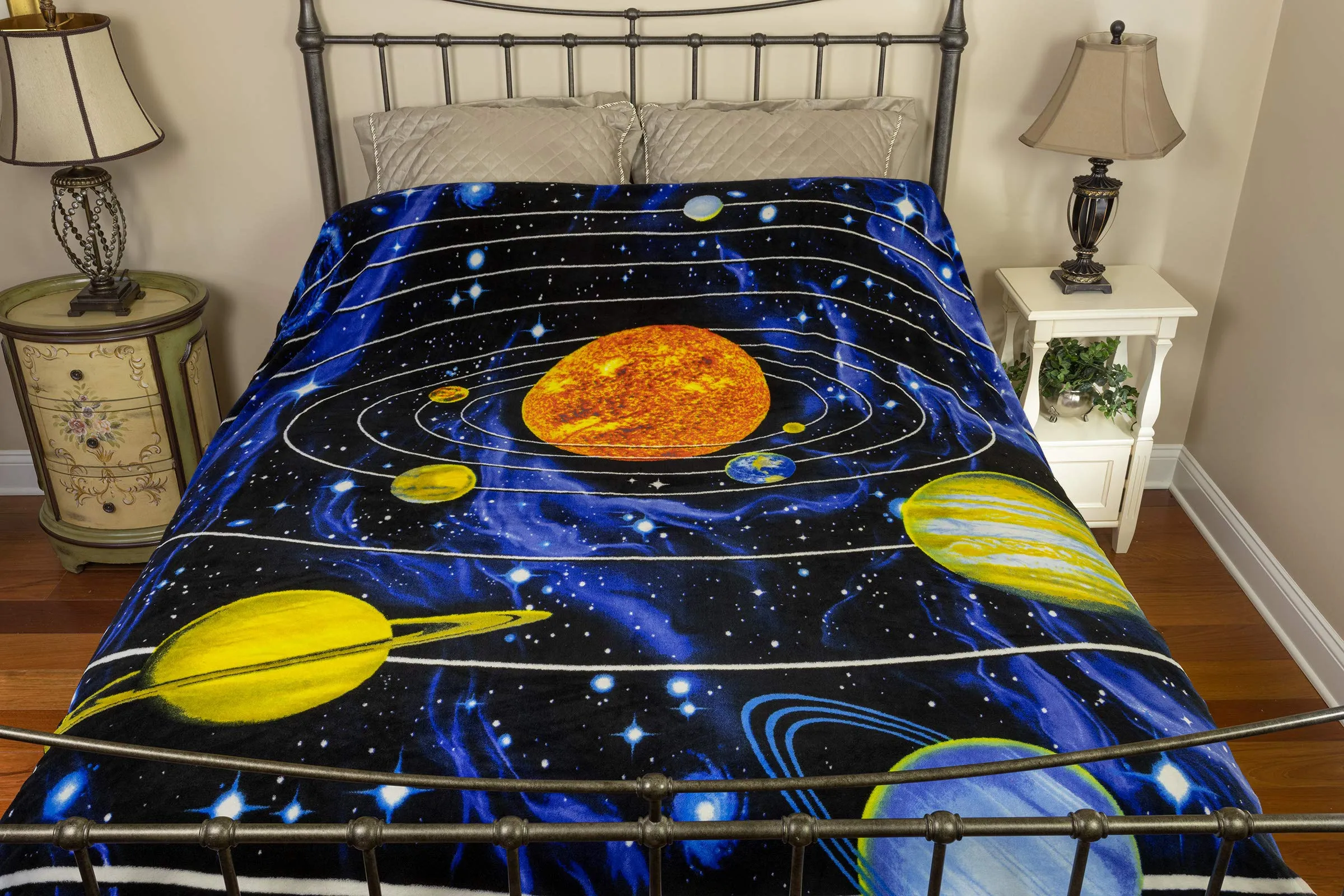 Super Soft Full/Queen Size Fleece Blanket, 75" X 90" (Solar System)