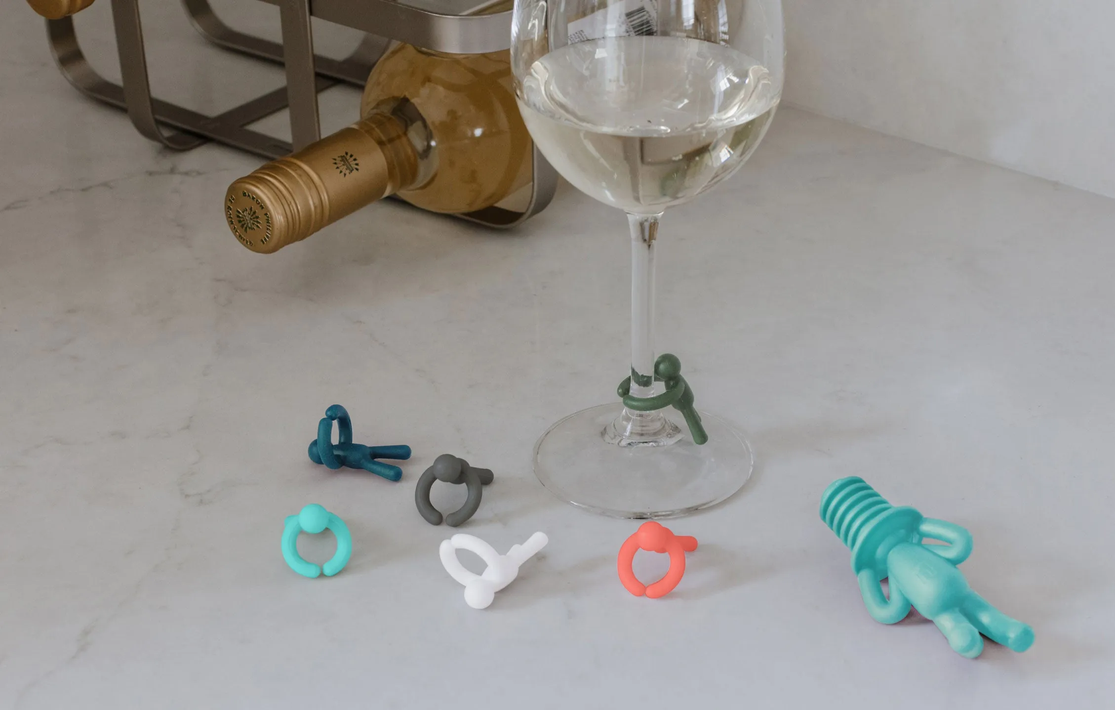 Umbra Drinking Buddy Wine Bottle Stopper & Six Wine Glass Markers